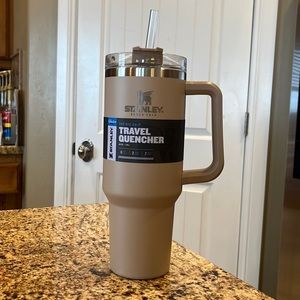 BNWT Stanley Brand Adventure Quencher Travel Tumbler 40oz in the color Driftwood